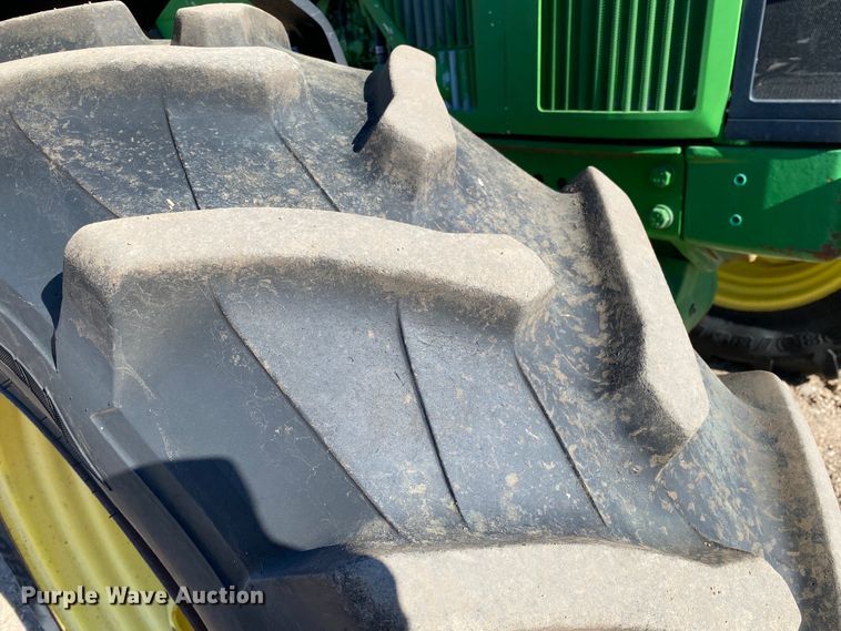 image for item DM8332 1993 John Deere 7800  MFWD tractor