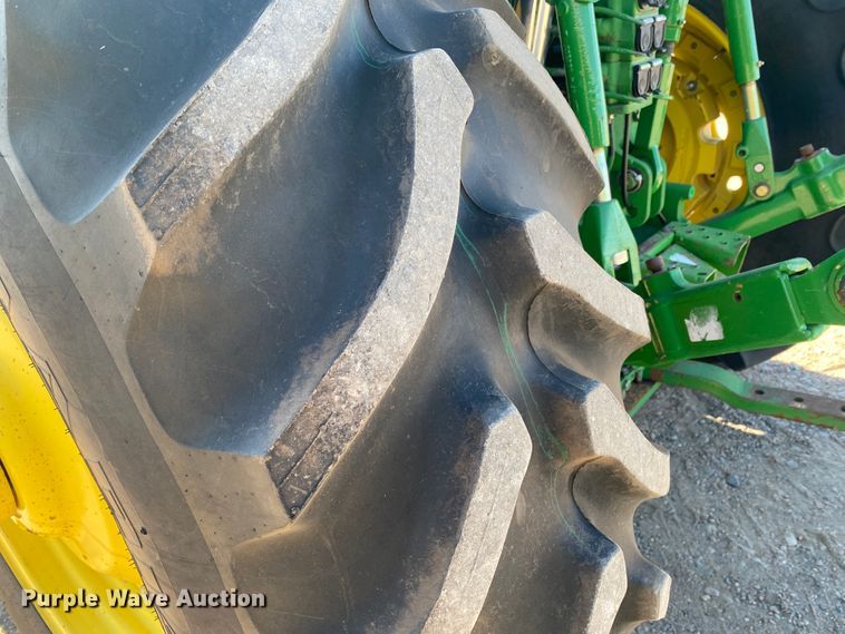 image for item DM8332 1993 John Deere 7800  MFWD tractor