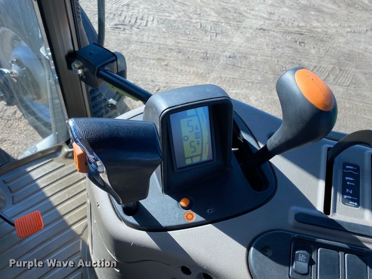 image for item DM8333 2018 Case IH Maxxum 125  MFWD tractor