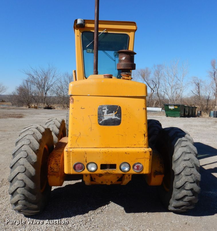 image for item DN1329 1981 John Deere 570A  motor grader