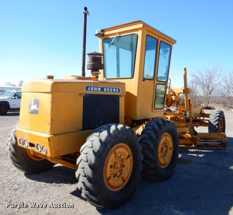 image for item DN1329 1981 John Deere 570A  motor grader