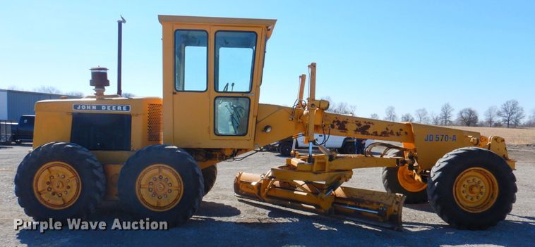 image for item DN1329 1981 John Deere 570A  motor grader