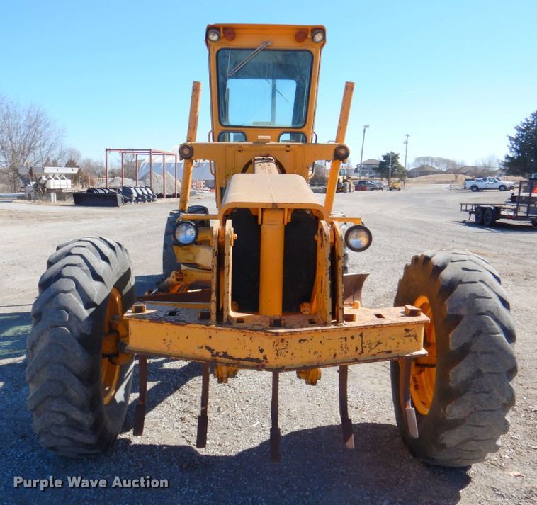 image for item DN1329 1981 John Deere 570A  motor grader