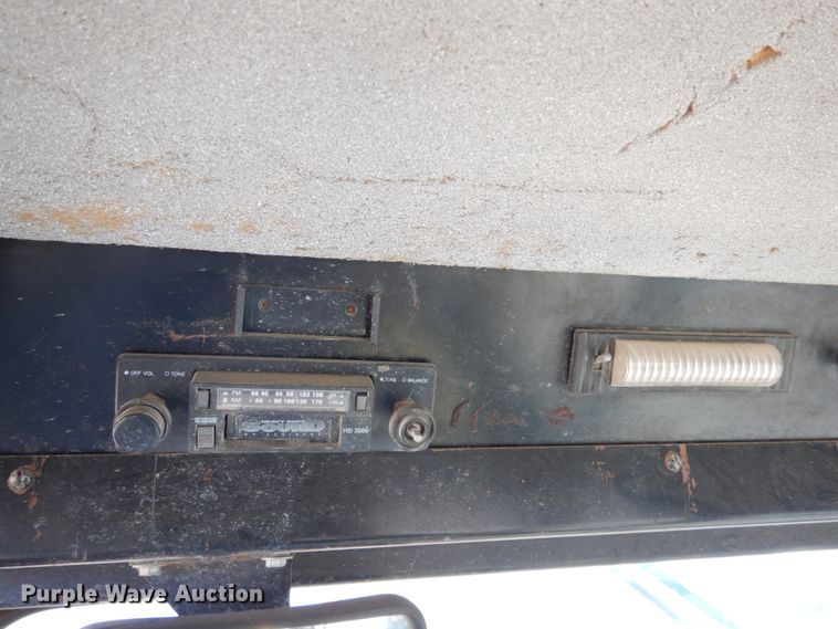 image for item DN1329 1981 John Deere 570A  motor grader