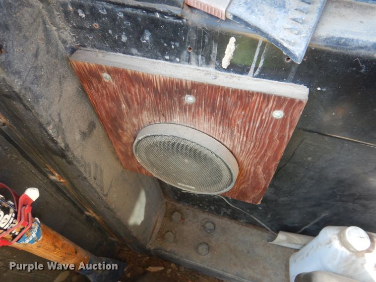 image for item DN1329 1981 John Deere 570A  motor grader