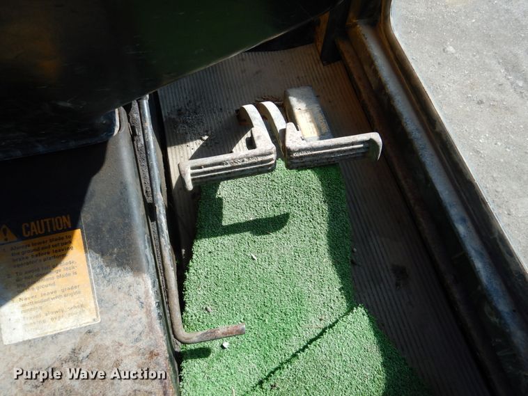 image for item DN1329 1981 John Deere 570A  motor grader