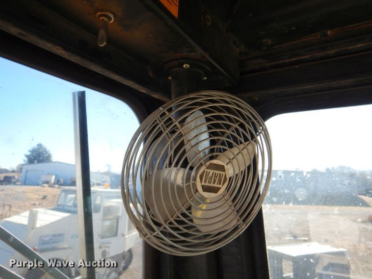 image for item DN1329 1981 John Deere 570A  motor grader