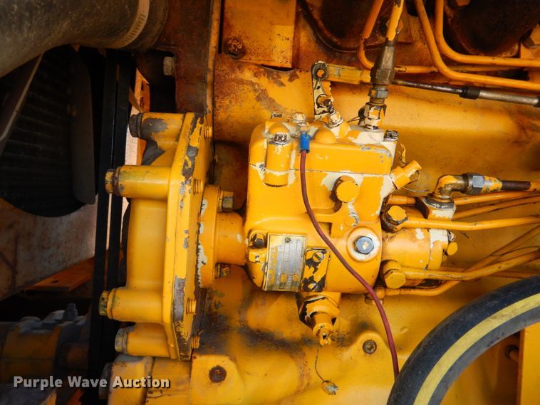 image for item DN1329 1981 John Deere 570A  motor grader