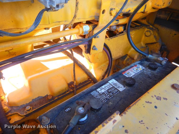 image for item DN1329 1981 John Deere 570A  motor grader