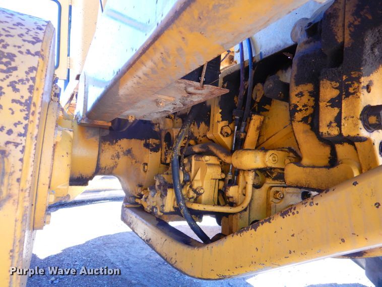 image for item DN1329 1981 John Deere 570A  motor grader