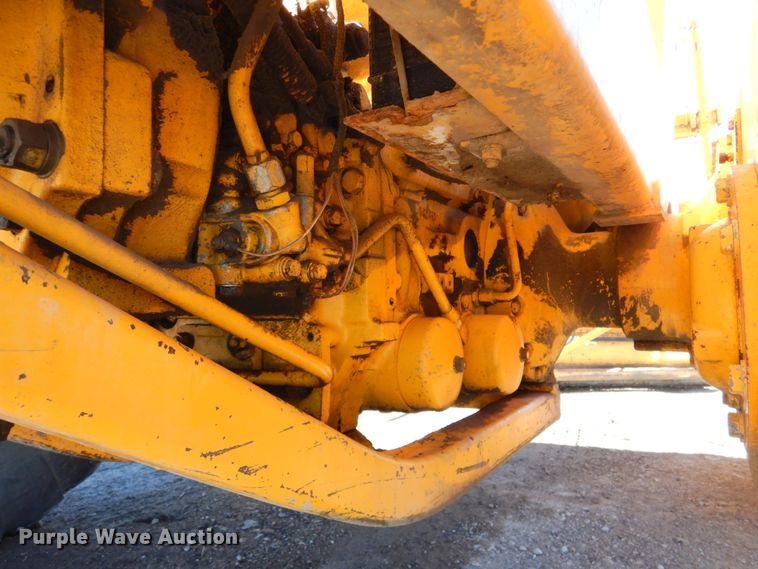 image for item DN1329 1981 John Deere 570A  motor grader