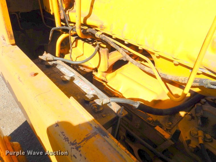 image for item DN1329 1981 John Deere 570A  motor grader