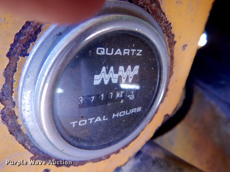 image for item DN1329 1981 John Deere 570A  motor grader