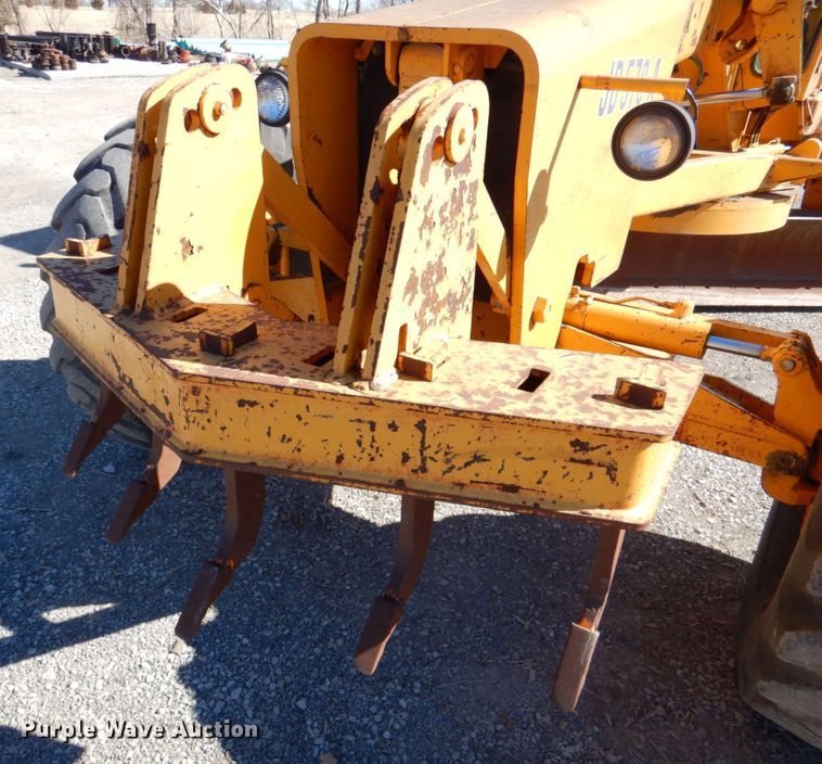 image for item DN1329 1981 John Deere 570A  motor grader