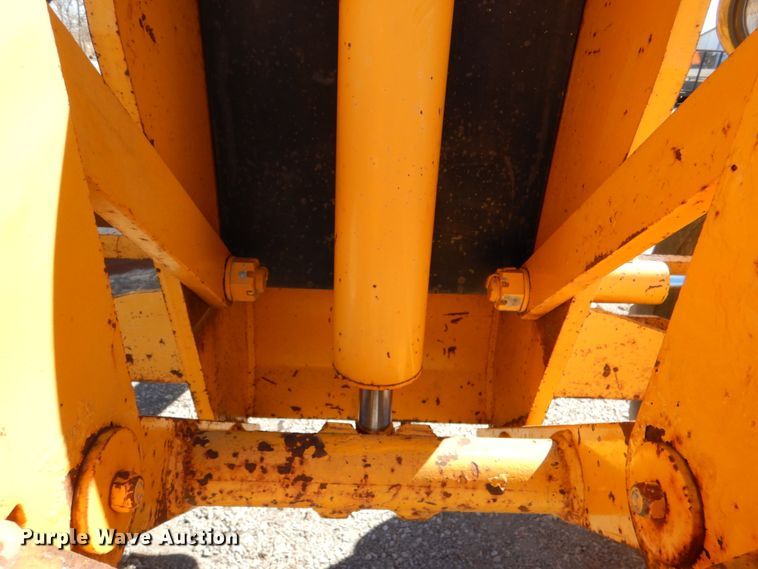 image for item DN1329 1981 John Deere 570A  motor grader