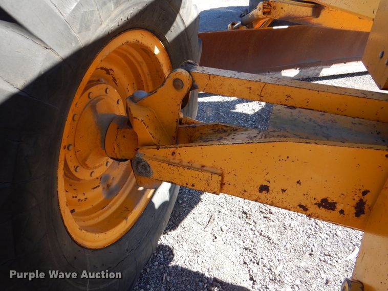 image for item DN1329 1981 John Deere 570A  motor grader