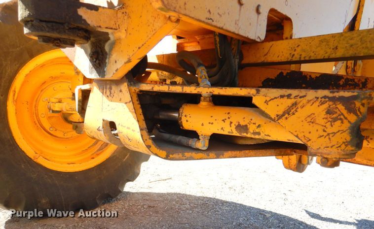 image for item DN1329 1981 John Deere 570A  motor grader