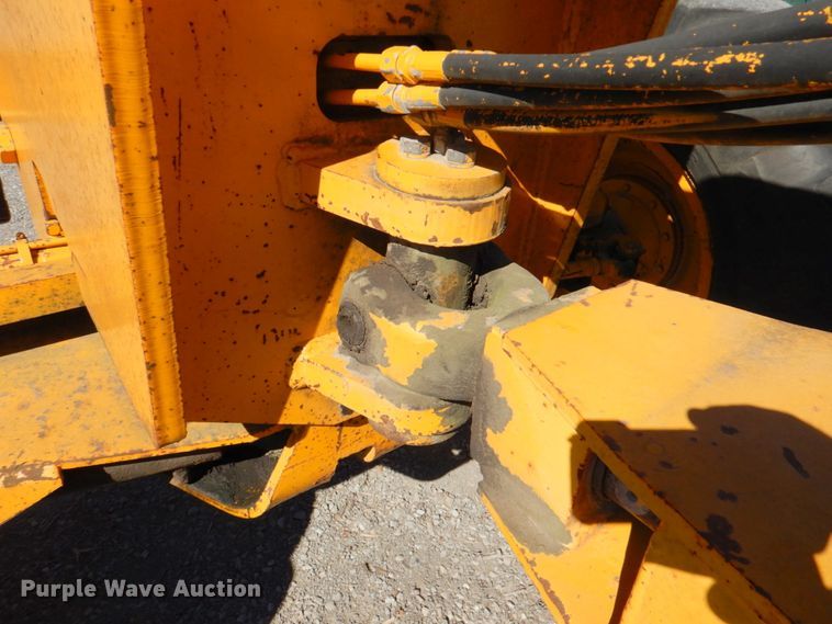 image for item DN1329 1981 John Deere 570A  motor grader