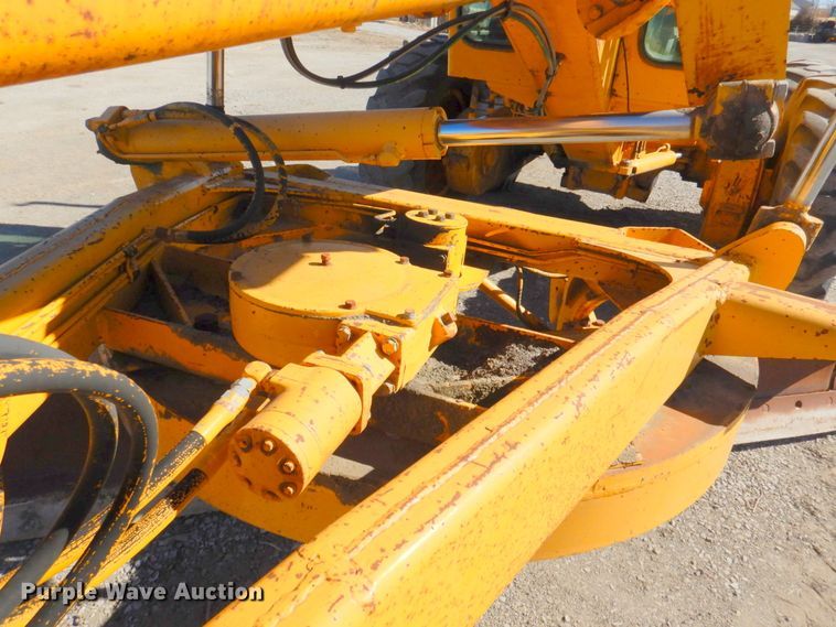 image for item DN1329 1981 John Deere 570A  motor grader