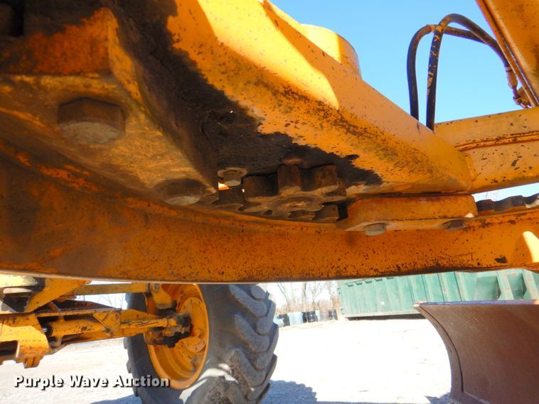 image for item DN1329 1981 John Deere 570A  motor grader