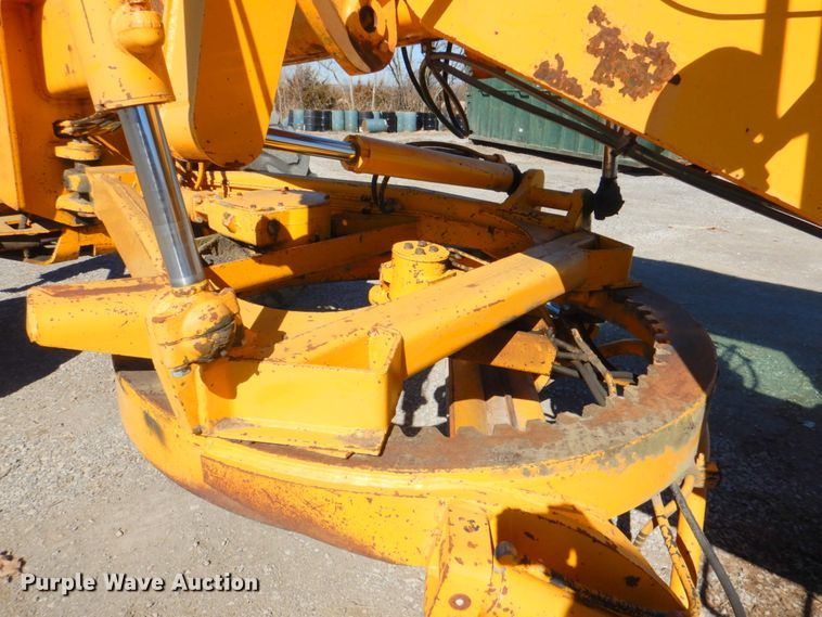 image for item DN1329 1981 John Deere 570A  motor grader