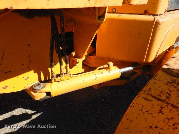 image for item DN1329 1981 John Deere 570A  motor grader