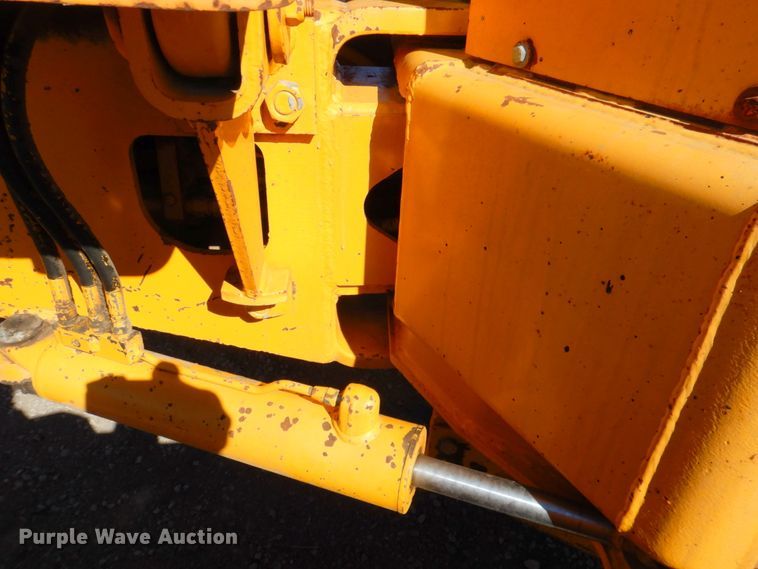 image for item DN1329 1981 John Deere 570A  motor grader