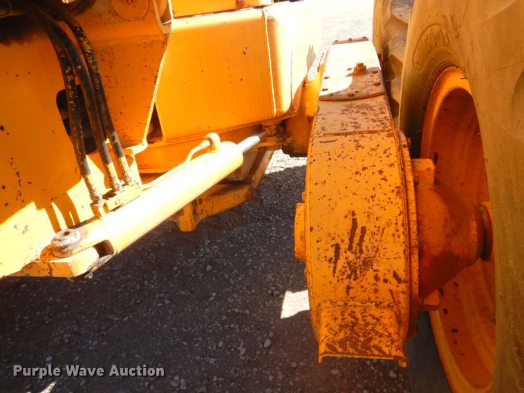 image for item DN1329 1981 John Deere 570A  motor grader