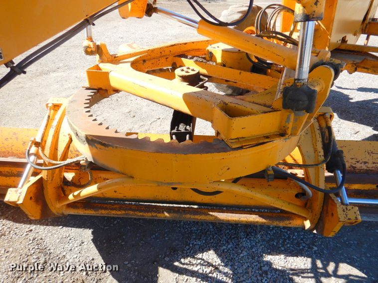 image for item DN1329 1981 John Deere 570A  motor grader