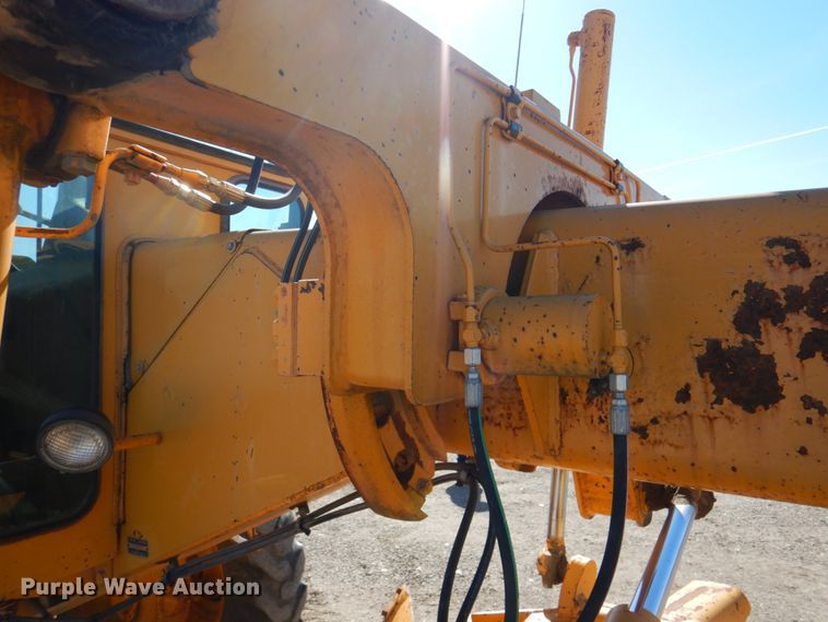 image for item DN1329 1981 John Deere 570A  motor grader