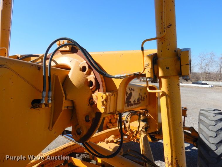 image for item DN1329 1981 John Deere 570A  motor grader