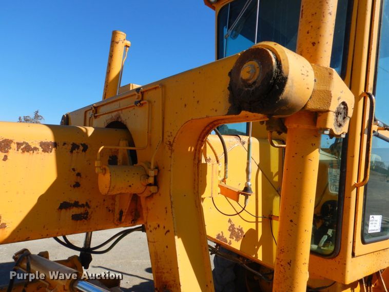 image for item DN1329 1981 John Deere 570A  motor grader