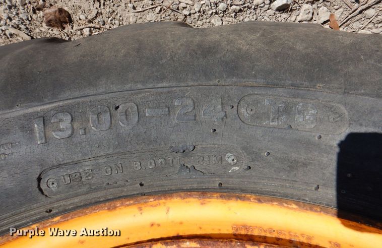 image for item DN1329 1981 John Deere 570A  motor grader