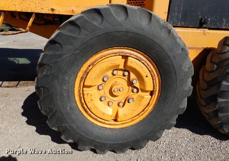 image for item DN1329 1981 John Deere 570A  motor grader