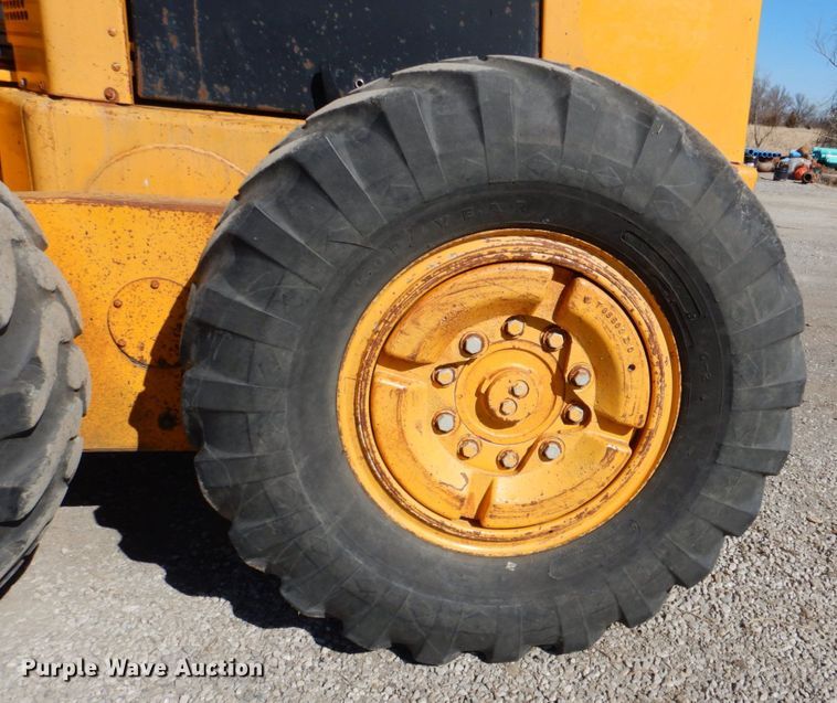 image for item DN1329 1981 John Deere 570A  motor grader