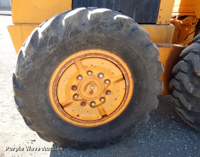 image for item DN1329 1981 John Deere 570A  motor grader