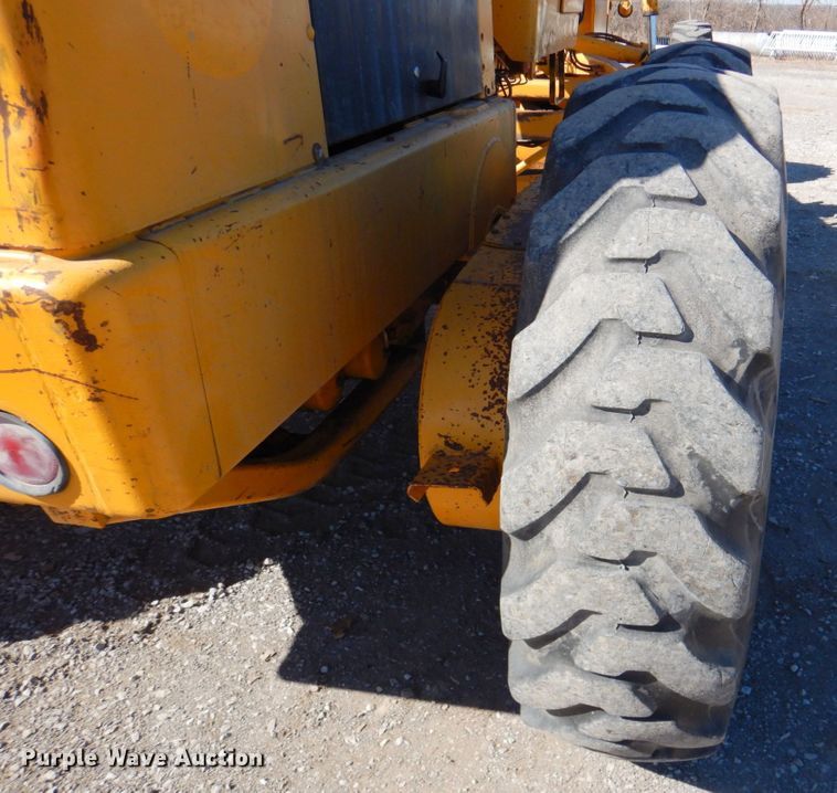 image for item DN1329 1981 John Deere 570A  motor grader