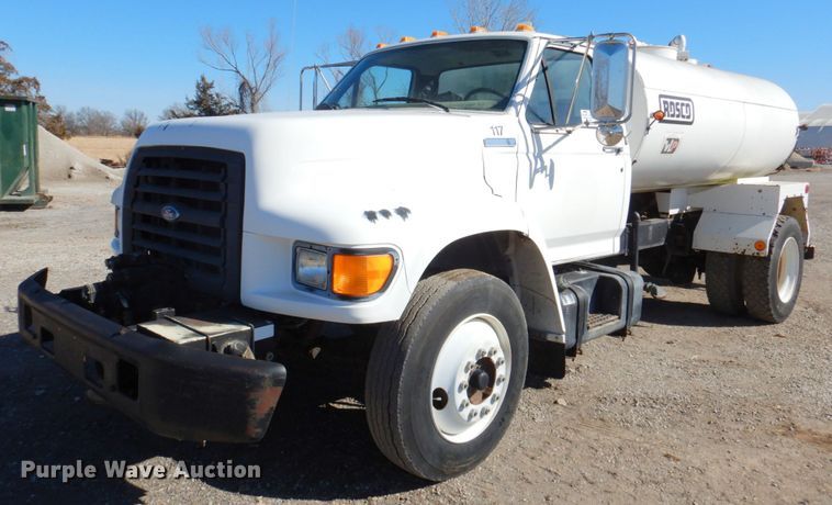 image for item DN1330 1995 Ford F700  water truck