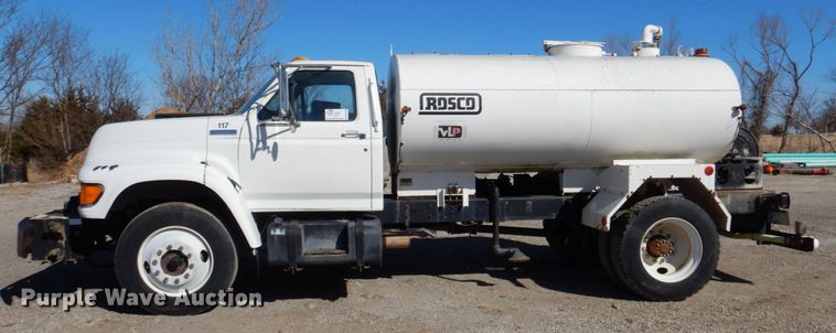 image for item DN1330 1995 Ford F700  water truck
