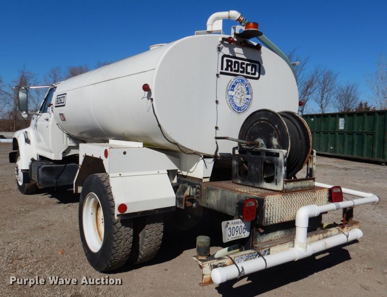 image for item DN1330 1995 Ford F700  water truck