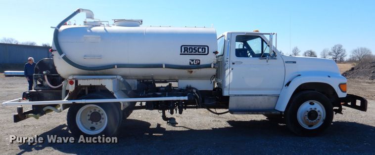 image for item DN1330 1995 Ford F700  water truck