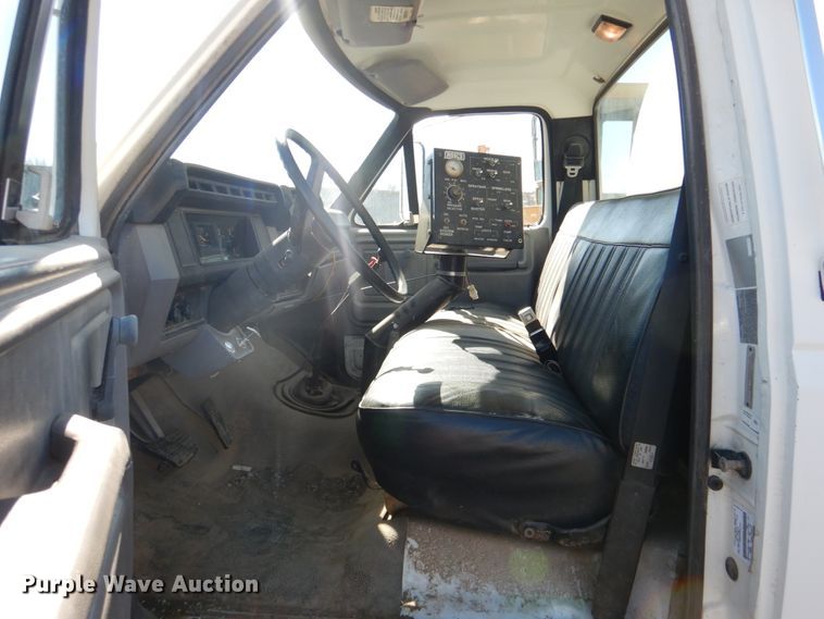 image for item DN1330 1995 Ford F700  water truck