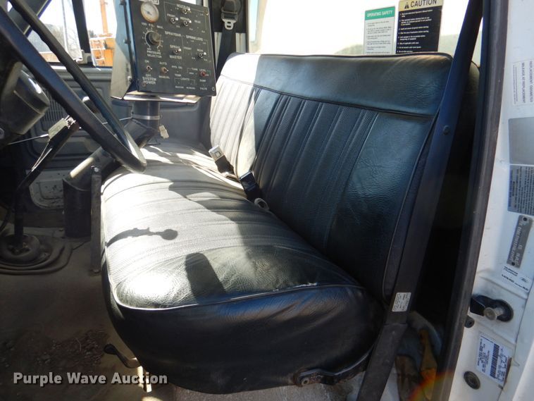 image for item DN1330 1995 Ford F700  water truck