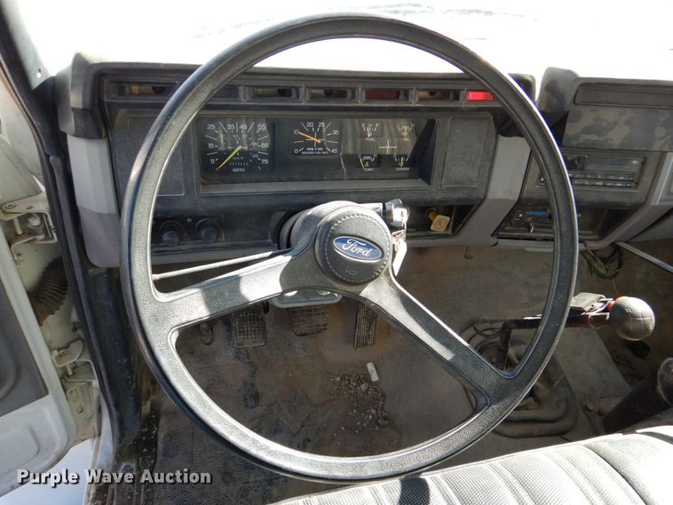 image for item DN1330 1995 Ford F700  water truck