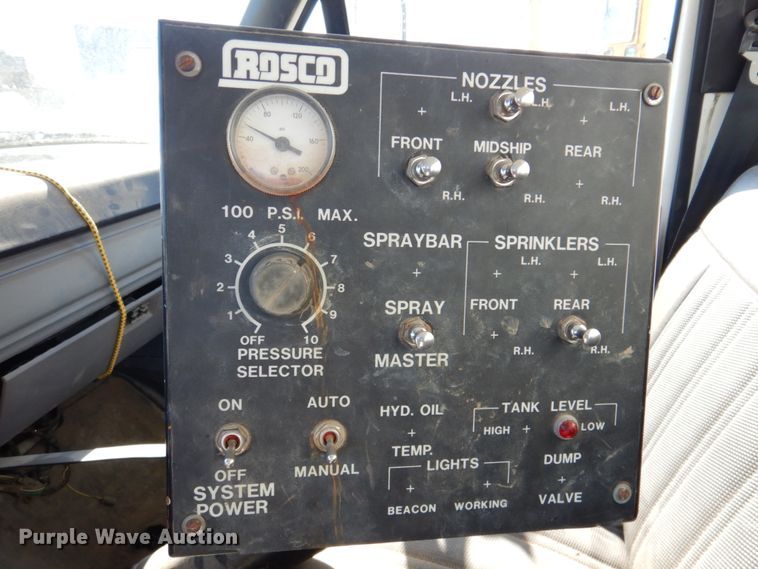 image for item DN1330 1995 Ford F700  water truck