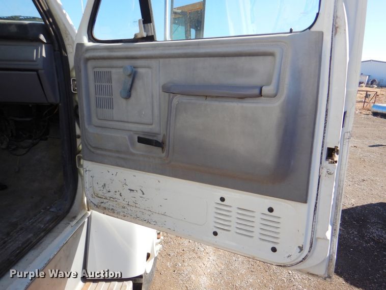 image for item DN1330 1995 Ford F700  water truck