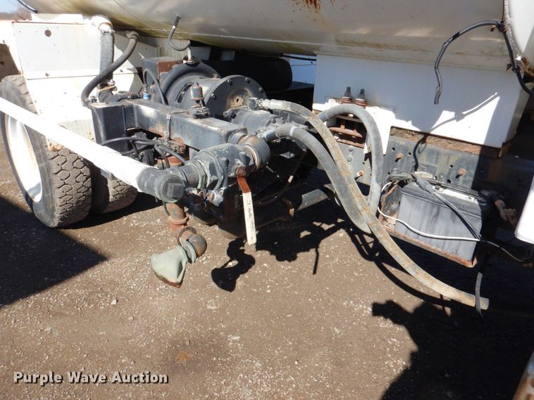 image for item DN1330 1995 Ford F700  water truck