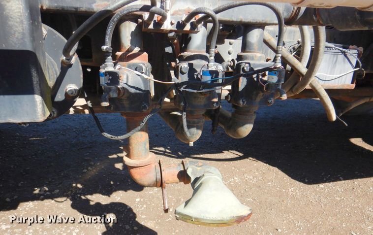 image for item DN1330 1995 Ford F700  water truck