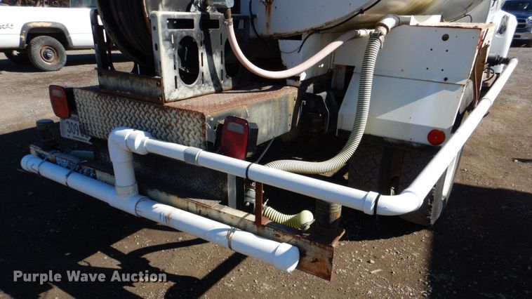 image for item DN1330 1995 Ford F700  water truck