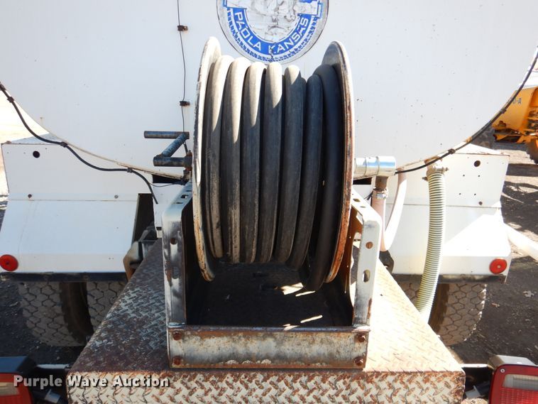 image for item DN1330 1995 Ford F700  water truck